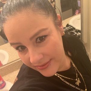 Meet your Posher, Yadira